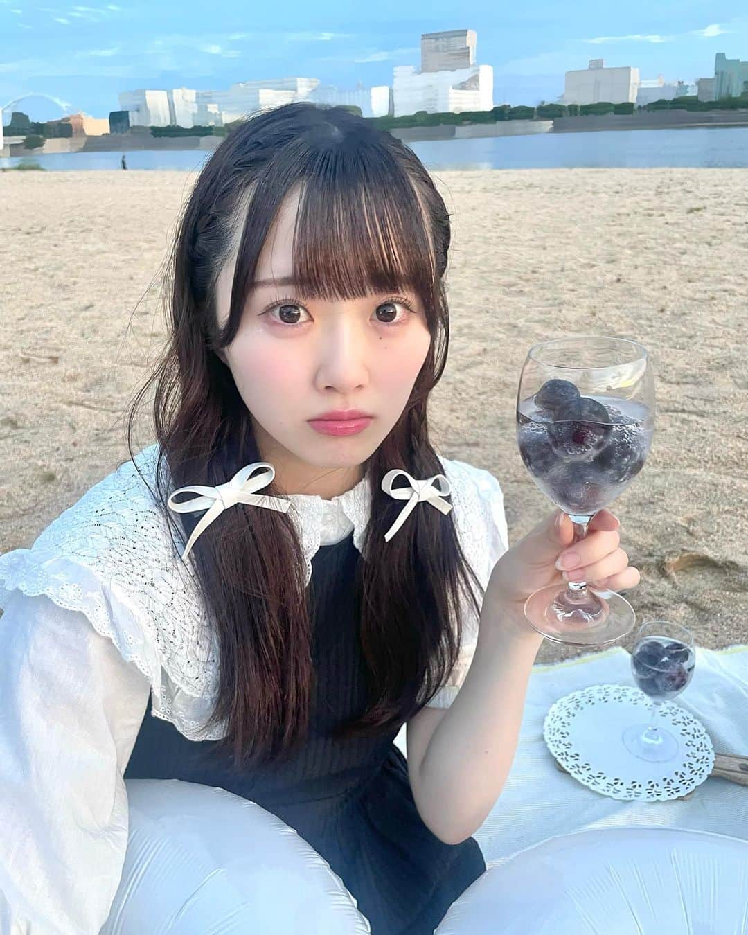 山根涼羽のインスタグラム：「. お友達と合同おたんじょうび会をしました 🥪🥣☁️  #おしゃピク #ピクニック #お誕生日会」