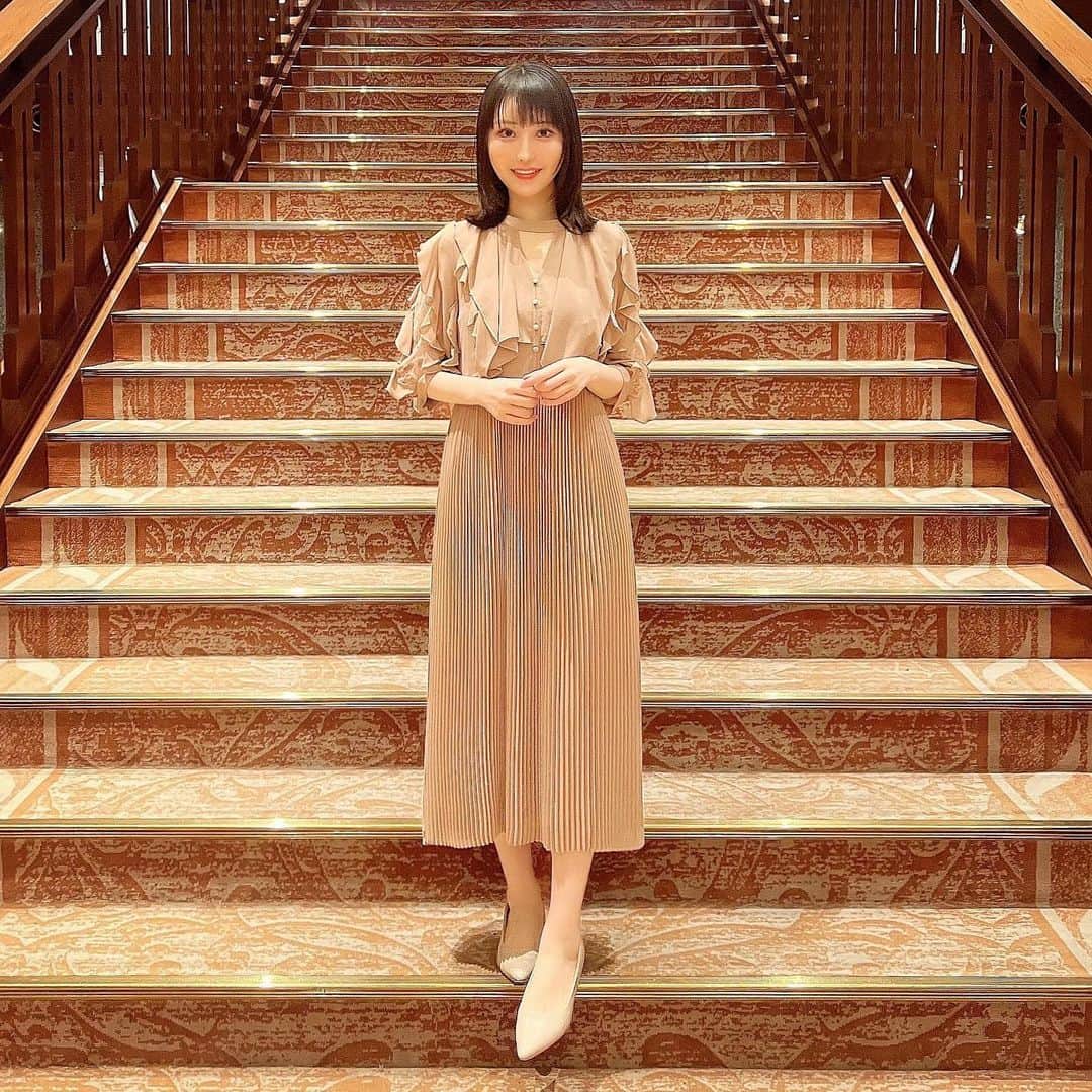 Machikoさんのインスタグラム写真 - (MachikoInstagram)「お袖の花柄シースルー仕様が可愛いドレス👗 細やかなプリーツスカートも好き🩷 @haremode_official  #haremode #ハレモード」9月3日 20時25分 - machiko.06