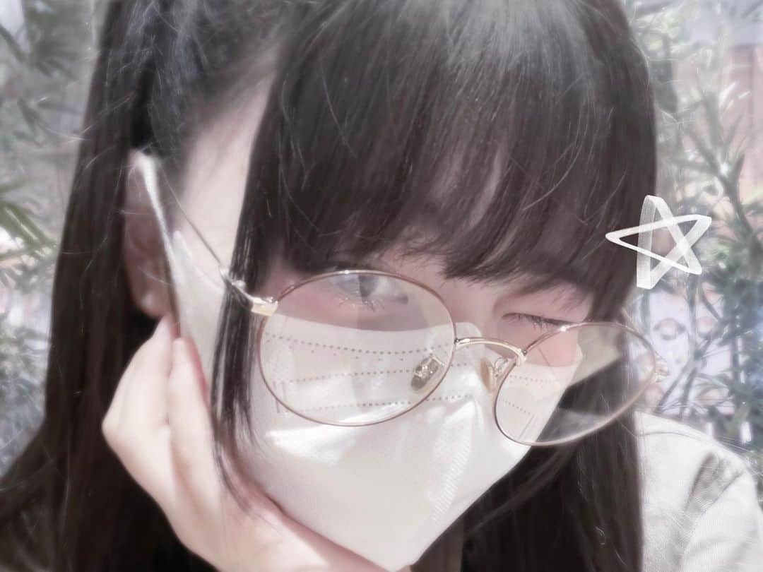 桜ひなのさんのインスタグラム写真 - (桜ひなのInstagram)「世界がやさしいとやさしくなれる ⁡ ⁡ ⁡  #kawaii  #cute  #lovely  #heart  #めがね女子」9月3日 20時27分 - hinano_sakura_official