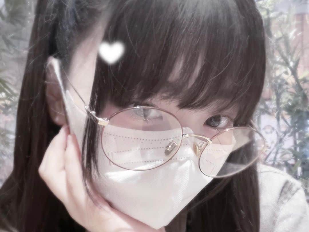 桜ひなのさんのインスタグラム写真 - (桜ひなのInstagram)「世界がやさしいとやさしくなれる ⁡ ⁡ ⁡  #kawaii  #cute  #lovely  #heart  #めがね女子」9月3日 20時27分 - hinano_sakura_official