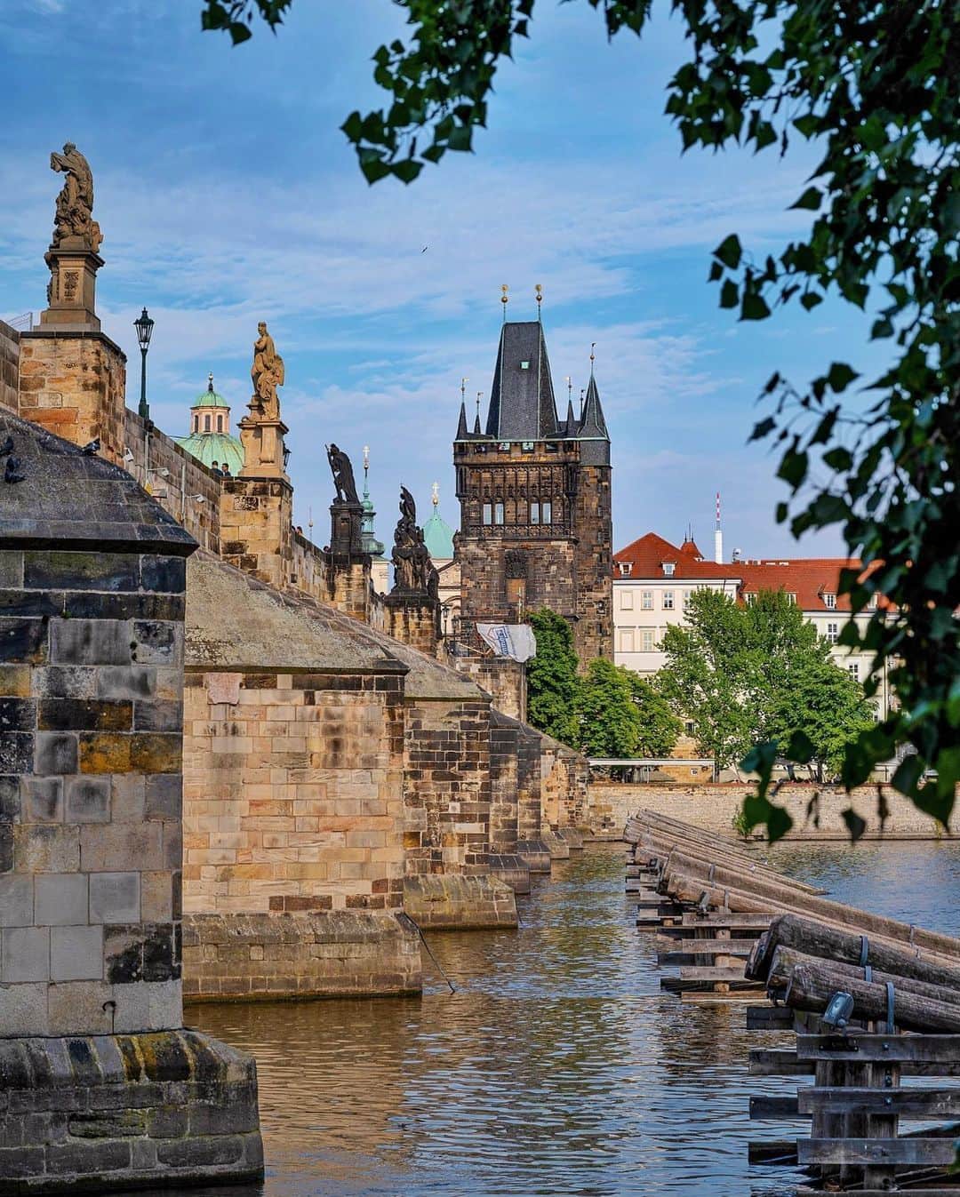 9GAGさんのインスタグラム写真 - (9GAGInstagram)「Postcards from Prague 🇨🇿 Follow @voyaged to discover more around the 🌍 - 📷 @voyageblonde - #voyaged #9gag #travel #prague #czechrepublic」9月3日 20時30分 - 9gag