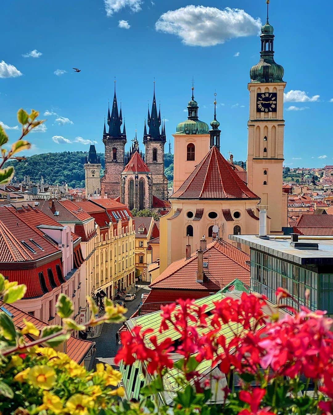 9GAGさんのインスタグラム写真 - (9GAGInstagram)「Postcards from Prague 🇨🇿 Follow @voyaged to discover more around the 🌍 - 📷 @voyageblonde - #voyaged #9gag #travel #prague #czechrepublic」9月3日 20時30分 - 9gag