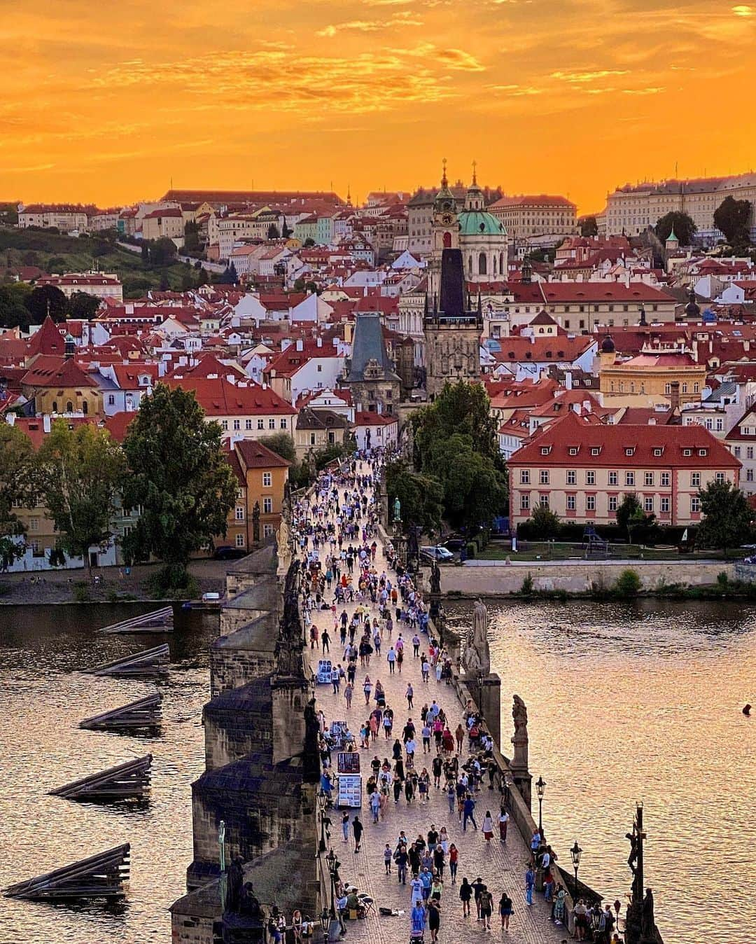 9GAGさんのインスタグラム写真 - (9GAGInstagram)「Postcards from Prague 🇨🇿 Follow @voyaged to discover more around the 🌍 - 📷 @voyageblonde - #voyaged #9gag #travel #prague #czechrepublic」9月3日 20時30分 - 9gag