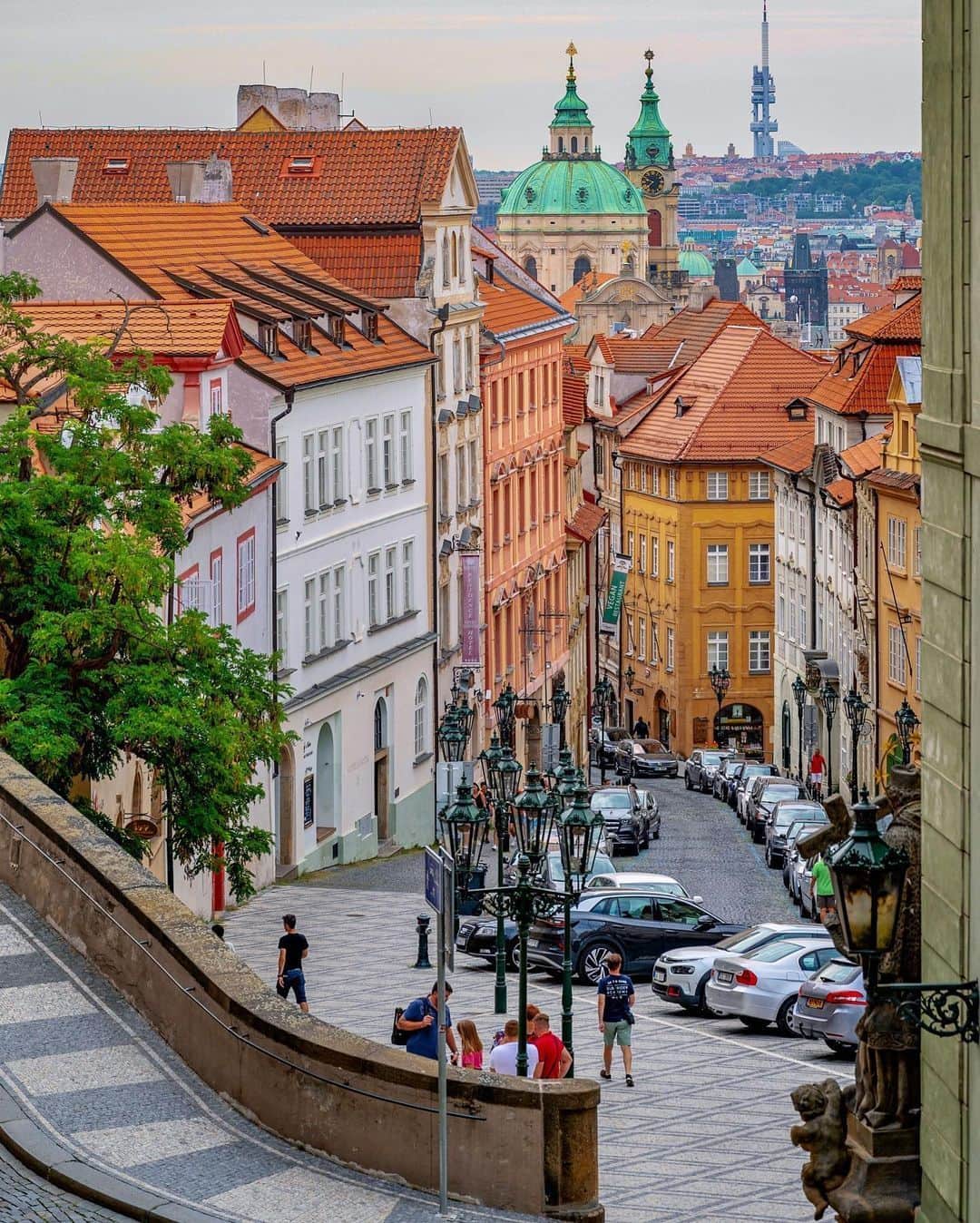 9GAGさんのインスタグラム写真 - (9GAGInstagram)「Postcards from Prague 🇨🇿 Follow @voyaged to discover more around the 🌍 - 📷 @voyageblonde - #voyaged #9gag #travel #prague #czechrepublic」9月3日 20時30分 - 9gag
