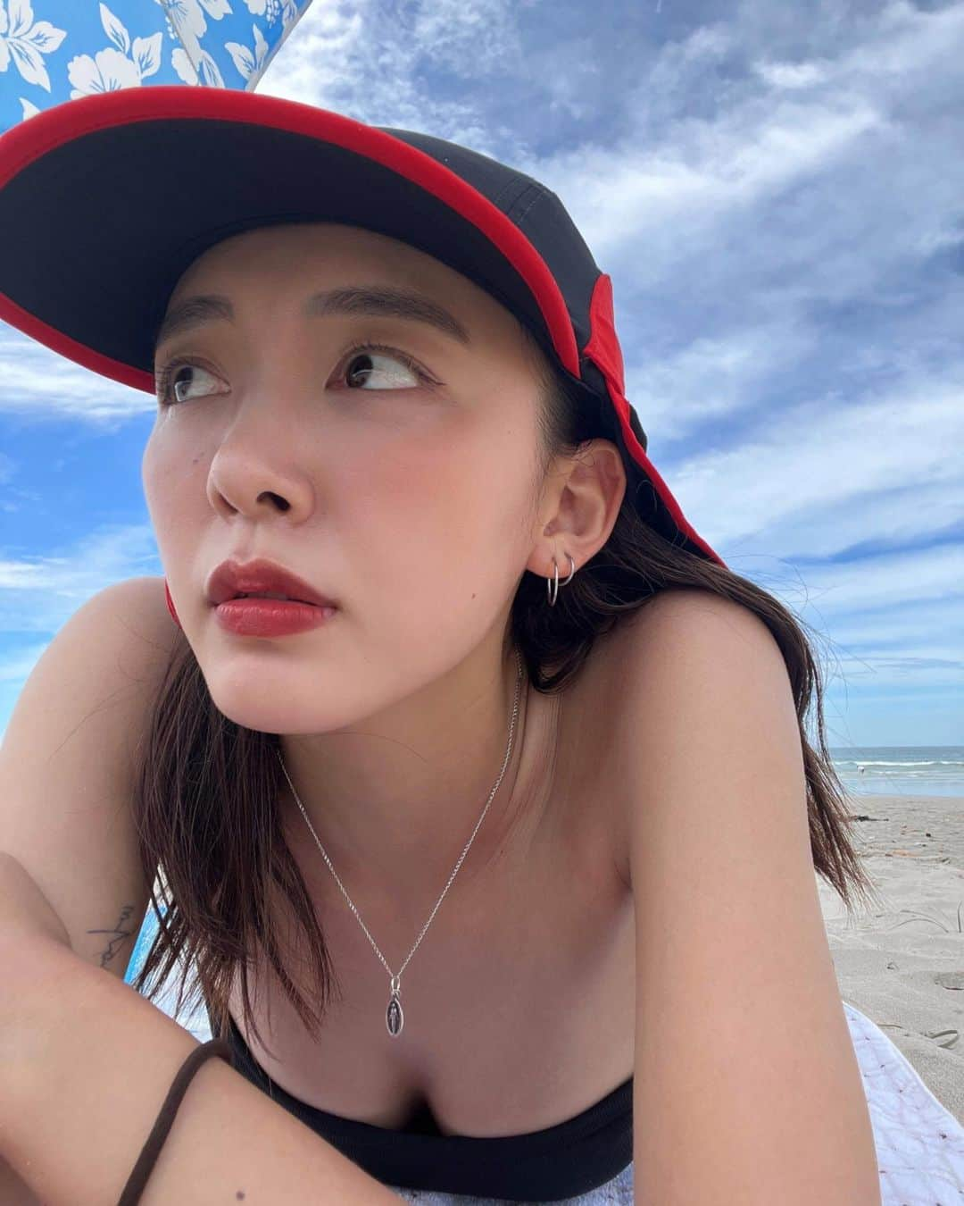 近藤沙良さんのインスタグラム写真 - (近藤沙良Instagram)「あちち☀️💦  #stussy #stüssy #stussywomen  #summer2023 #summeroutfit #swimwear #海コーデ #海ファッション #水着コーデ」9月3日 20時33分 - saaara57