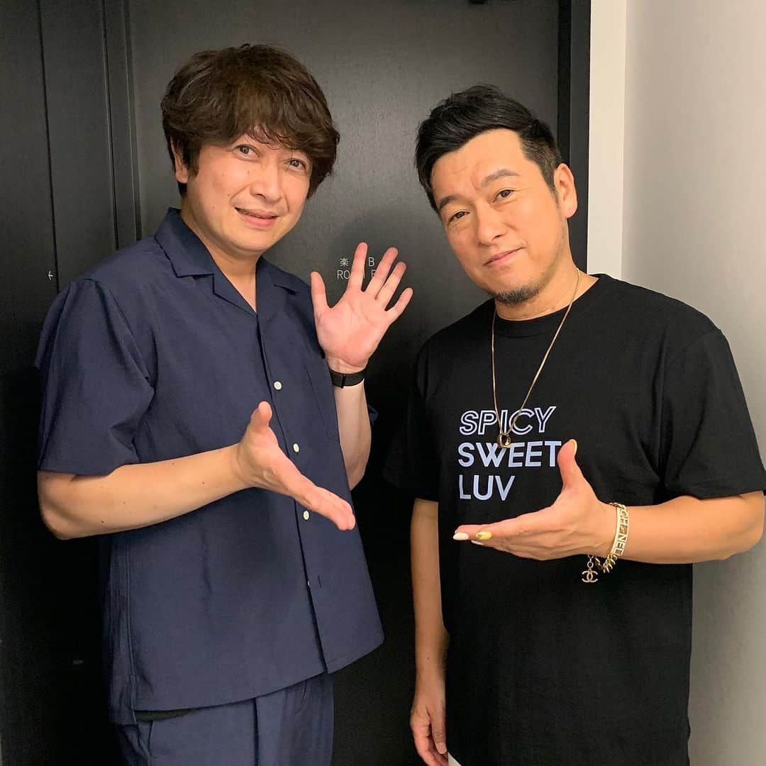 黒沢薫さんのインスタグラム写真 - (黒沢薫Instagram)「夏の思い出その3。8月6日。 僕のソロライブ #黒沢薫SSL 横浜公演に #小野D が来てくれたよ。 #memory #summer #music #soul #rb  #singer #lovelife #instagood #小野大輔 #黒沢薫 #billboardliveyokohama #lovelife」9月3日 20時45分 - kaorukurosawa_lovelife