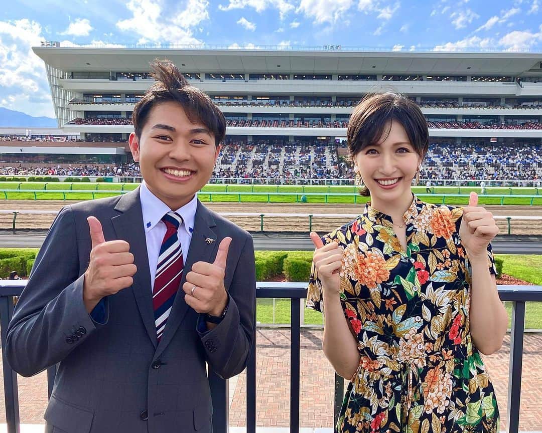 横山ルリカのインスタグラム：「. UHB【KEIBAプレミア】🏇今年の夏開催、 全日程無事終了しました👑 視聴者の皆様、本当にありがとうございました🙏✨  的確かつ面白くコメントしてくださる解説の 津田さん&橋本さん、 そしてフレッシュに番組を盛り上げようと気遣ってくださる江上アナと✌️😆  MC4年目となりましたが、今年も楽しく番組に参加させていただけて感謝です🥰  #UHB #北海道文化放送 #KEIBAプレミア #函館競馬場 #札幌競馬場 #夏競馬 #ありがとうございました #🐎🐎🐎  明日9/4（月）23:30〜グリーンチャンネル 【ダート競馬JAPAN】🏇  ぜひ、ご覧ください🌈  #グリーンチャンネル #ダート競馬JAPAN」