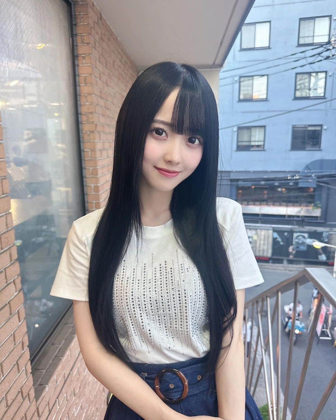 山戸優さんのインスタグラム写真 - (山戸優Instagram)「ももなちゃん(@momona.1012)NewHair✨  1周年ライブ前に髪の毛きれいきれいしたよ🎀  今回はイルミナカラーでラベンダーブラックにしたよ🫐  シルクトリートメントもしたし清楚でかわいくなったでしょ？  そして高嶺のなでしこ1周年おめでとーー＆ライブもおつかれさま🎉  メジャーデビュー決定もおめでとー㊗️  #松本ももな #高嶺のなでしこ #YMTworks#YMTcolor」9月3日 20時40分 - yamatoyu