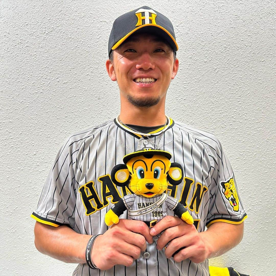 阪神タイガースさんのインスタグラム写真 - (阪神タイガースInstagram)「今日のヒーローは見事な完投勝利で9勝目をあげた伊藤将司選手です！ #今日のヒーロー #伊藤将司 選手 #9勝目  #阪神タイガース  #JERAセリーグ #ARE」9月3日 20時57分 - hanshintigers_official