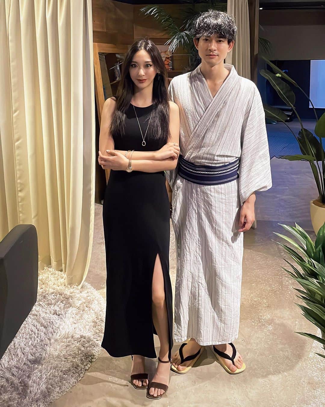 王子妃のインスタグラム：「わざわざ友達(@leosugo)主催のイベント来たけどLeo why you didn’t smile lol @tokyo_africa_collection  @alsasamadesign   Dress/ @emoda_official  👡/ @himiko_shoes   #tokyoafricacollection #tokyoafricatalk #ステージバンク   #emoda #himikoshoes」