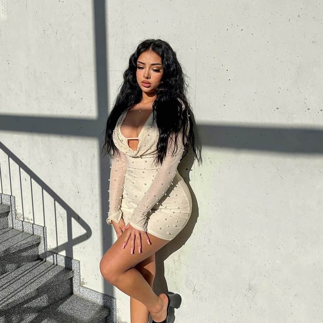 SHEINのインスタグラム：「BAE the reason they stop and stair 😉 ilreya  🔎 12360423  #SHEIN #SHEINforAll #SHEINstyle #fashion #chic」