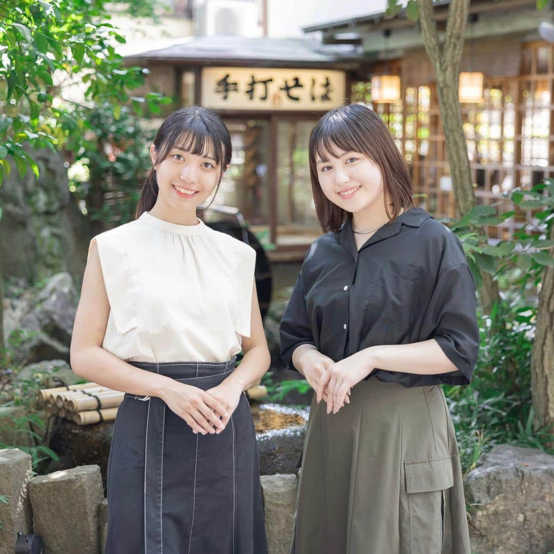 原口未帆のインスタグラム：「🌻メトコン夏企画🌻  本日は「ももえ＆ゆいな」ペアを公開💝✨  いつも仲良くお話しているお2人、 そんなお2人の笑顔が素敵な写真です😍😍  お洒落な私服コーデで 夏らしさと美しさを感じさせます👒🎆🍧  お2人の個人アカウントでは他にも ドキドキしてしまうような写真がたくさん💓👀💭  明日も素敵な写真をどんどん投稿していくので、 皆さんお楽しみに〜💞🌴   #東京都立大学 #メトコン   #メトロポリタンコンテスト #都立大 #ファイナリスト  #深大寺 #お寺 #私服コーデ」