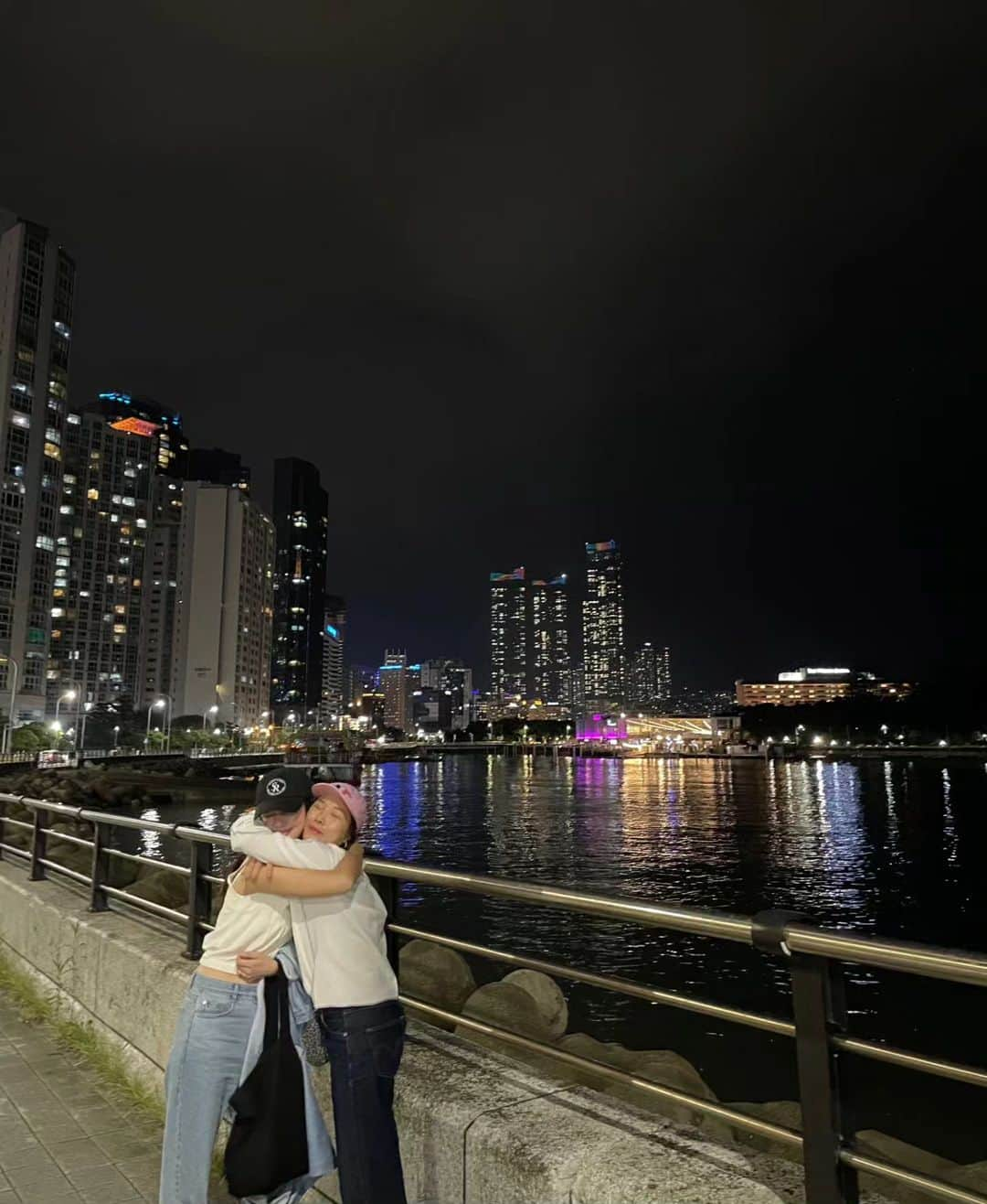 シン・ボンソンさんのインスタグラム写真 - (シン・ボンソンInstagram)「즐거웠고 즐거웠뜨아 busan💓」9月3日 21時01分 - bbongsunny