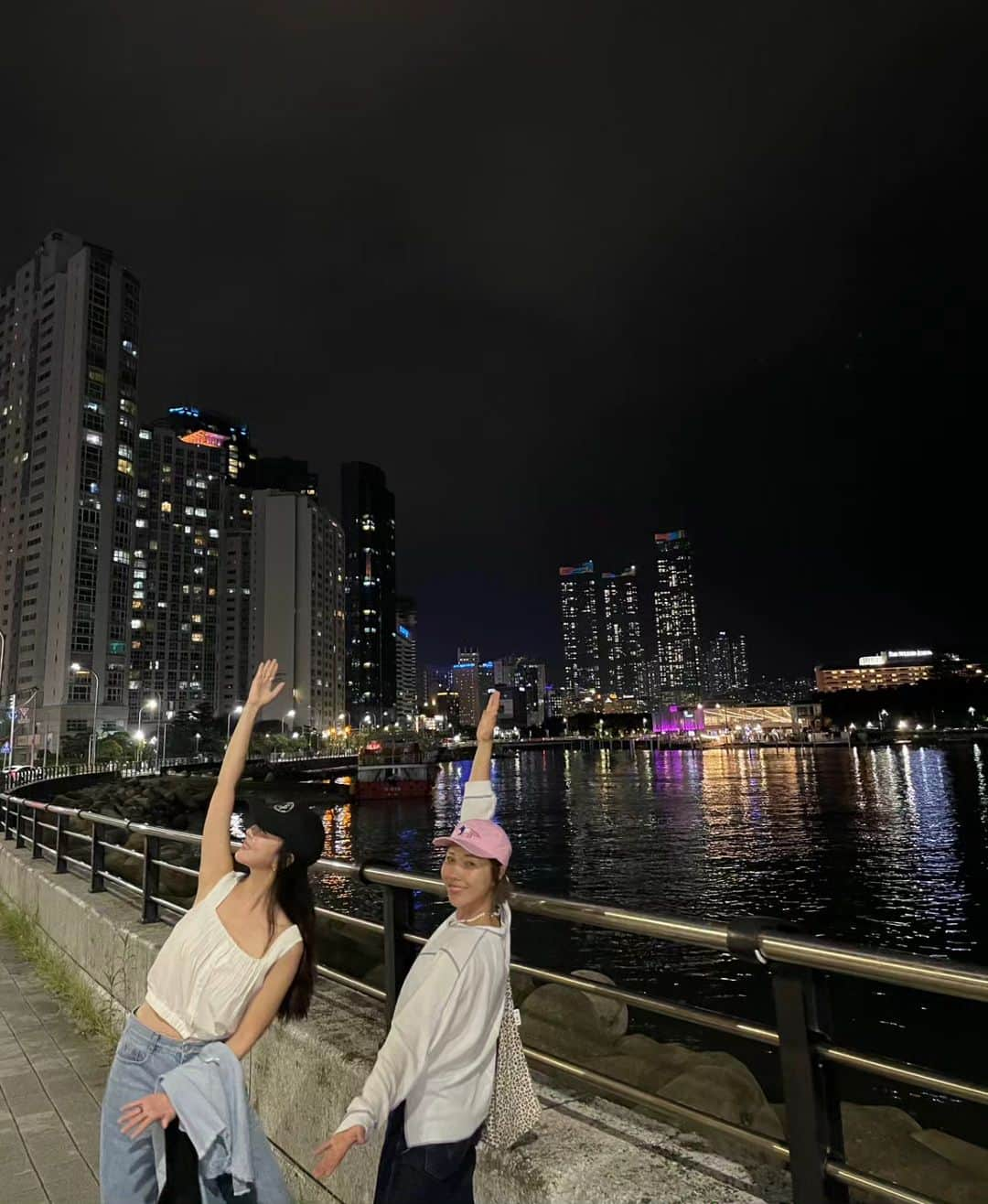 シン・ボンソンさんのインスタグラム写真 - (シン・ボンソンInstagram)「즐거웠고 즐거웠뜨아 busan💓」9月3日 21時01分 - bbongsunny