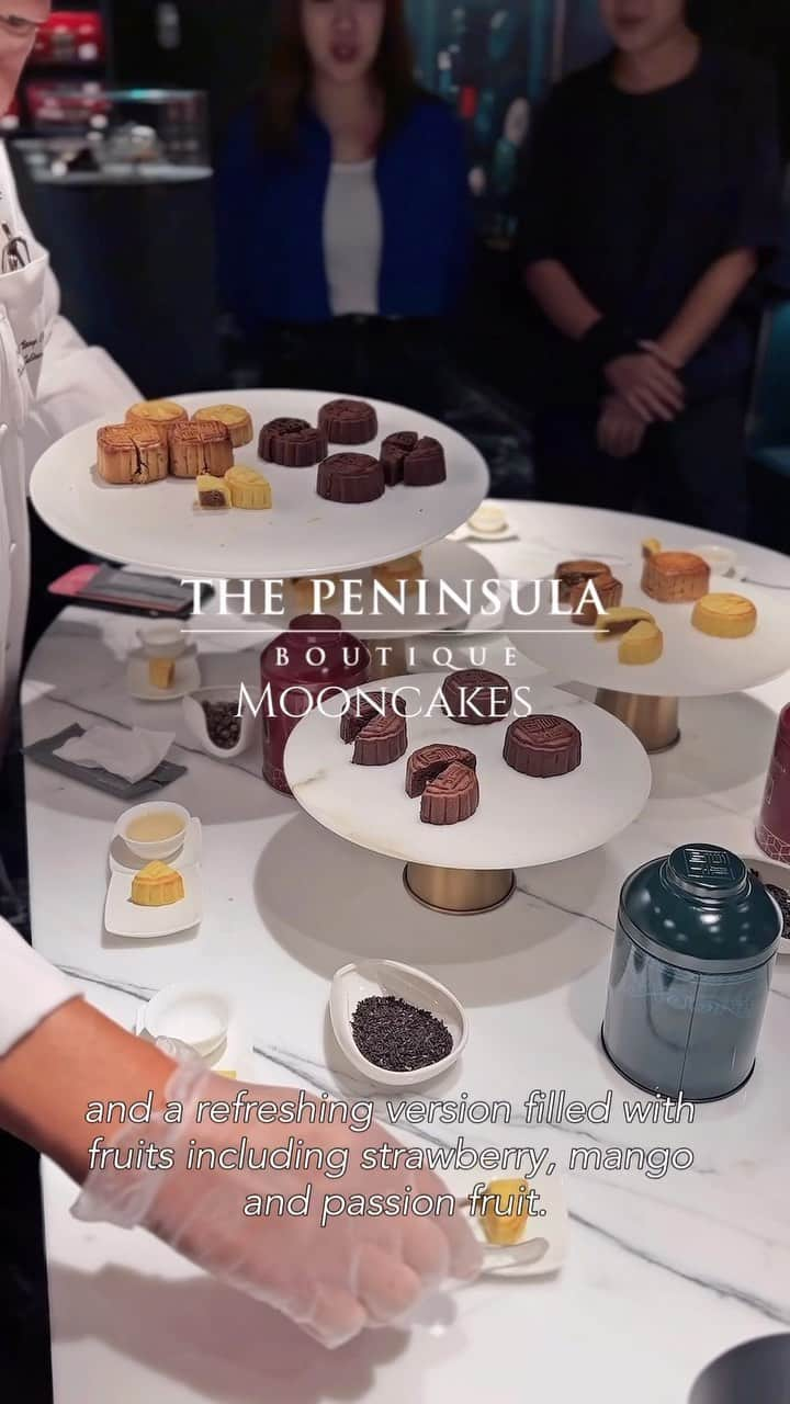 Moanna S.のインスタグラム：「The strawberry egg custard one is definitely my fav!  @ThePeninsulaBoutique #ThePeninsulaBoutiqueandCafe #ThePeninsulaBoutique #MidAutumnFestival #PeninsulaMooncakes #HeritageReinvented」