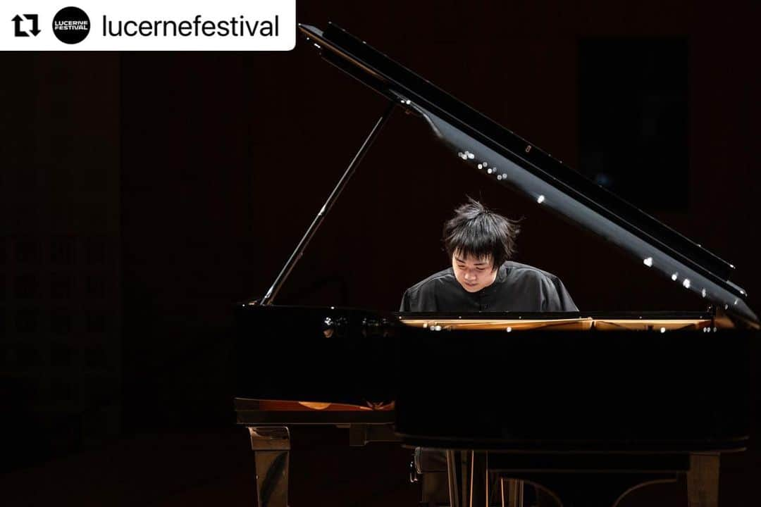 藤田真央さんのインスタグラム写真 - (藤田真央Instagram)「Photos from last night! Such an honer to be back in @lucernefestival  See you very soon all!  全て盛れてて嬉しい #recital #piano」9月3日 21時09分 - maofujita_piano