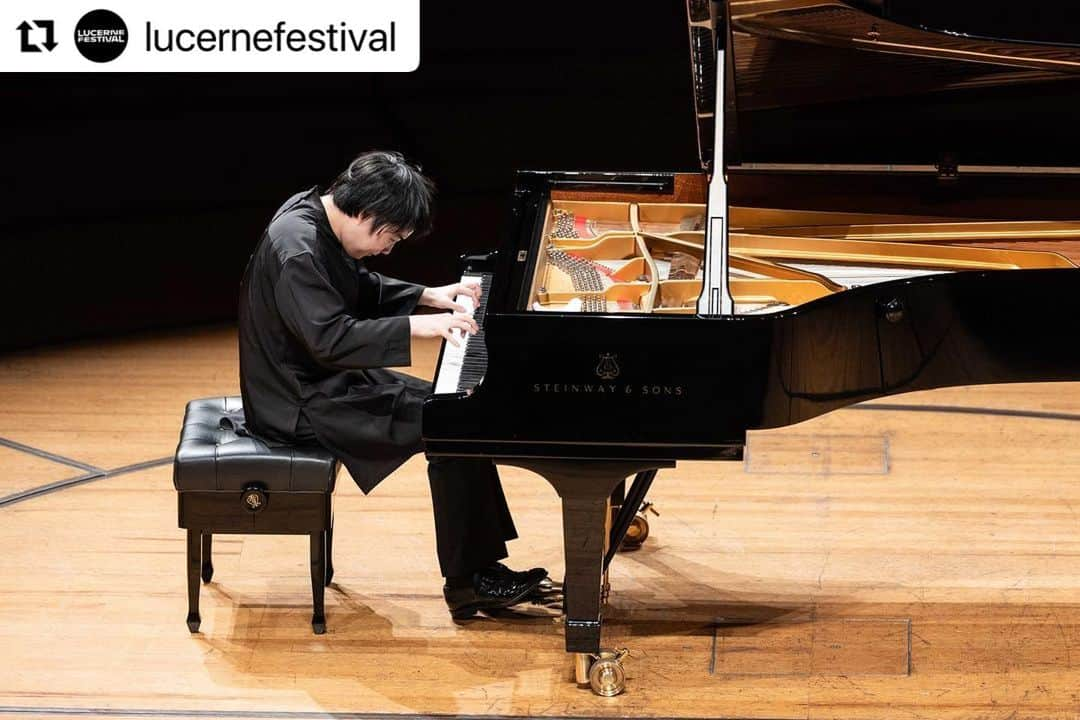 藤田真央さんのインスタグラム写真 - (藤田真央Instagram)「Photos from last night! Such an honer to be back in @lucernefestival  See you very soon all!  全て盛れてて嬉しい #recital #piano」9月3日 21時09分 - maofujita_piano