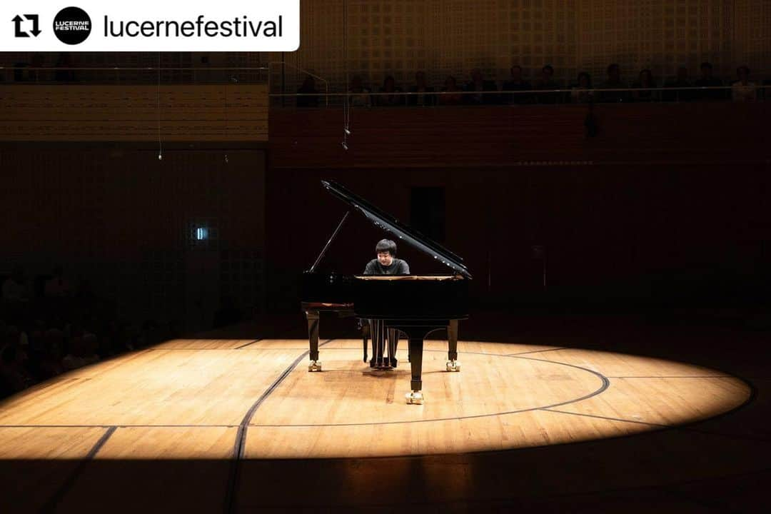 藤田真央さんのインスタグラム写真 - (藤田真央Instagram)「Photos from last night! Such an honer to be back in @lucernefestival  See you very soon all!  全て盛れてて嬉しい #recital #piano」9月3日 21時09分 - maofujita_piano