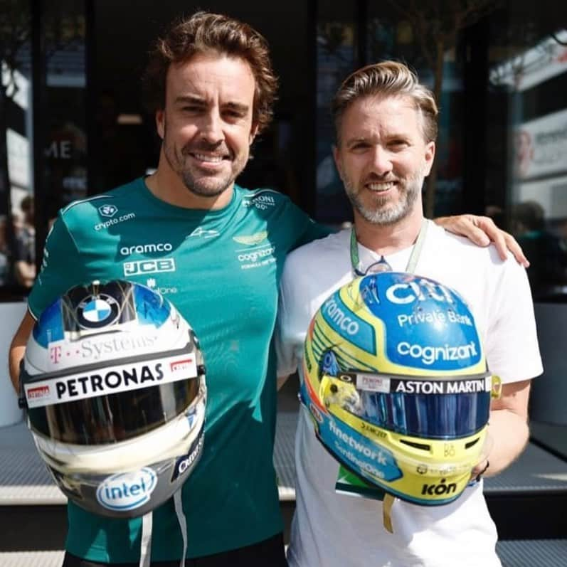 ニック・ハイドフェルドさんのインスタグラム写真 - (ニック・ハイドフェルドInstagram)「Thx @fernandoalo_oficial My first ever helmet swap with one of the best and most outstanding race drivers ever 🙏🏻. Good luck today and thx to @astonmartinf1 @f1 for hosting me.  @circuitomuseofa  . . 📷 @motorsport.images」9月3日 21時13分 - nickheidfeld