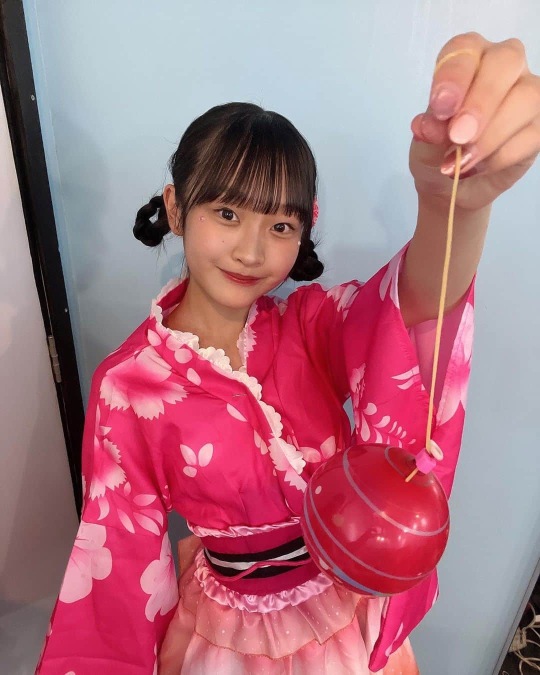 西野心桜のインスタグラム：「水風船あげるー！！🩷   #浴衣  #お団子ヘア  #jc  #09  #名古屋」