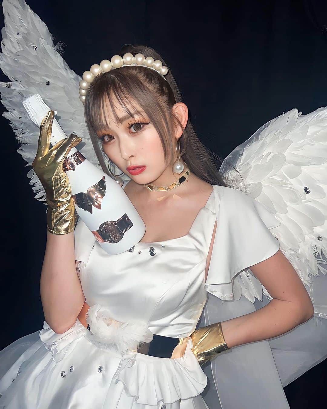 古川優奈のインスタグラム：「TGCありがとうございましたっ💯🥰 ステージでお誕生日のお祝いしてもらった😭😭😭😭😭🥹🫶 ANGEL CHAMPAGNEさんから 可愛いプレゼント達まで…🥰💓🫶 ありがとうございます🥹🫶  #angelchampagne #エンジェルシャンパン」