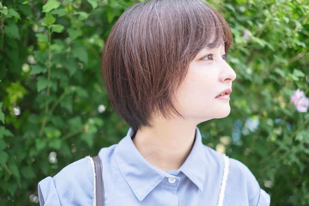 山根愛のインスタグラム：「真夏日に街散歩してきた。  アイス食べて、暑さで倒れそうだけど、9月も頑張っていきていきましょう☁️  📷 @yu__ism___」