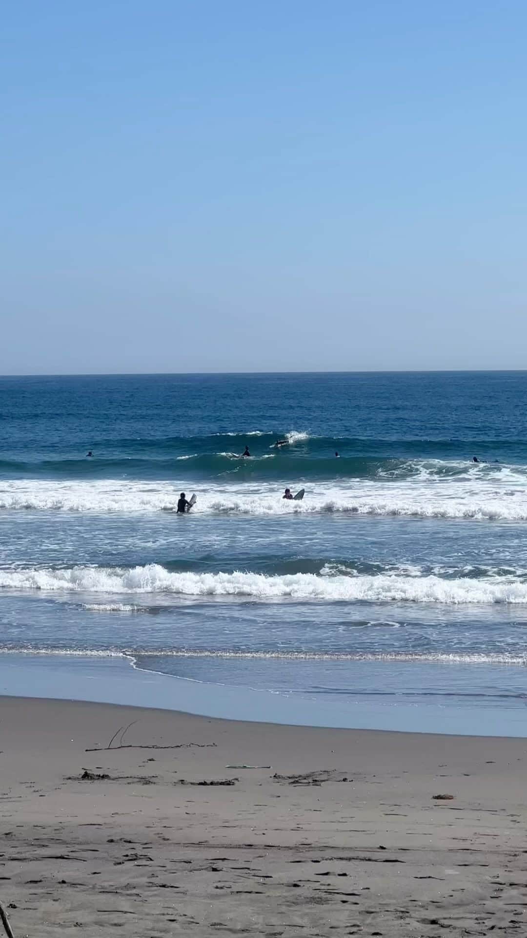 のインスタグラム：「Summer is about to end 夏も終わっちゃうよねえ #surfing #surfinglife #beach」