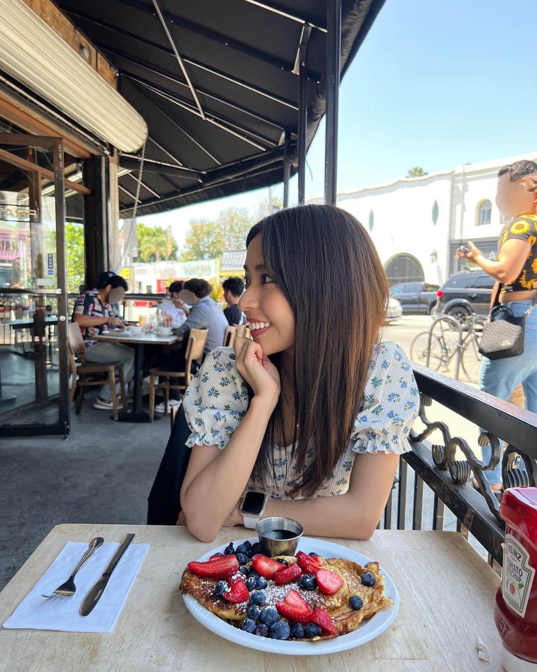 山尾梨奈のインスタグラム：「〻 "They always say that time changes things, but you actually have to change them yourself. "🥫🥫」