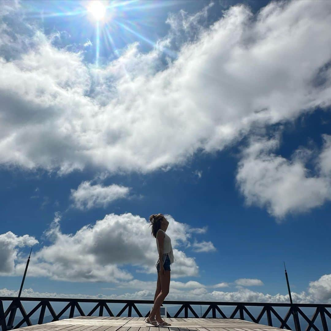 市原彩花さんのインスタグラム写真 - (市原彩花Instagram)「夏の空☁️ 📍蔵王ロープウェイ  今回の帰国では日本の綺麗な空たくさん見れた☺️ そして日本はシンガやハワイよりも暑かった😂  #蔵王#蔵王ロープウェイ#zao#yamagata#山形#山形観光#山形旅行#宮城#宮城観光#宮城旅行#国内旅行#東北旅行#東北観光#japantravel#japan#japantrip#山形出身」9月3日 21時22分 - ayaka_ichihara