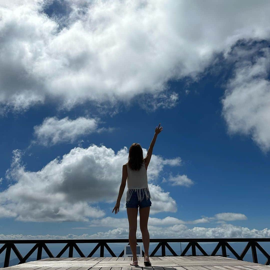 市原彩花さんのインスタグラム写真 - (市原彩花Instagram)「夏の空☁️ 📍蔵王ロープウェイ  今回の帰国では日本の綺麗な空たくさん見れた☺️ そして日本はシンガやハワイよりも暑かった😂  #蔵王#蔵王ロープウェイ#zao#yamagata#山形#山形観光#山形旅行#宮城#宮城観光#宮城旅行#国内旅行#東北旅行#東北観光#japantravel#japan#japantrip#山形出身」9月3日 21時22分 - ayaka_ichihara