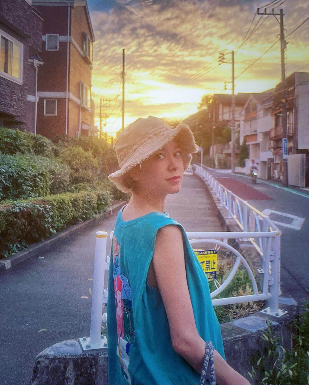 工藤ジェニファー茉侑さんのインスタグラム写真 - (工藤ジェニファー茉侑Instagram)「夏の終わりの夕暮れ時がたまらなく好き。生ぬるい風浴びながらどこまででも行けそうな気になる　@luup.official   #中目黒　#中目黒カフェ #luup  #日本の夏　#summervibes #summerstyle #summertime #japantravel #japantrip #japanlife #デニムコーデ #デニム　#夏コーデ #サウナ　#サウナ女子 #サウナイキタイ #水着　@shein_japan @sheinofficial  #海好きな人と繋がりたい #自然 #海　#世田谷区　#空　#空が好き #空スタグラム #夕焼け　#夕暮れ時 #夕暮れ　#夕焼け空 #夕焼け雲」9月3日 21時23分 - jennifermayu_s