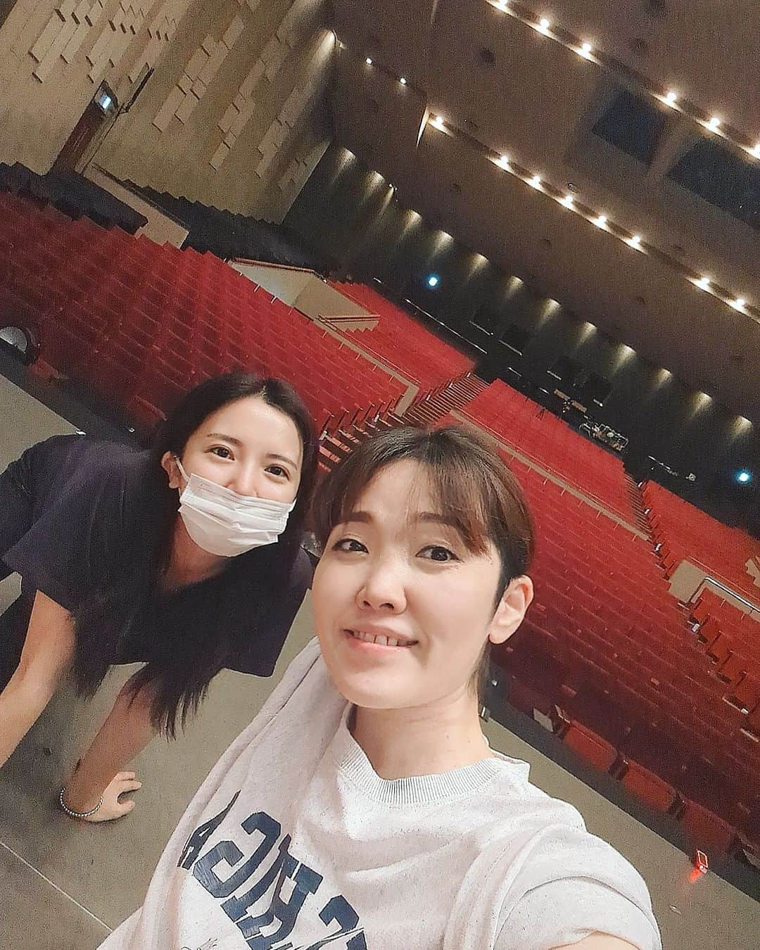 隅田美保さんのインスタグラム写真 - (隅田美保Instagram)「///  大阪公演千穐楽でした 次は名古屋にいくよーーー  #隅田美保 #入来茉里 #ミュージカル浜村渚の計算ノート #穴杉ヨシコと久住マネージャー #いつも仲良くしてもらってるまりちゃん #劇中ではまさかの驚きの関係 #残すは名古屋と東京」9月3日 21時38分 - miho_sumida1129