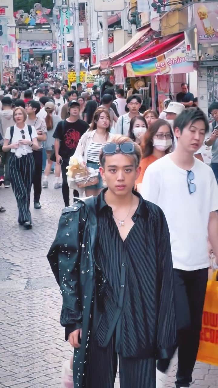 のインスタグラム：「『あの人おだけいかな？』って今日もよく言われたけど、みんな大丈夫『おだけい』だよ👽🖤✨ Outfit @convoy_dog @doghjk   Shooting @s__syoukom_gg」
