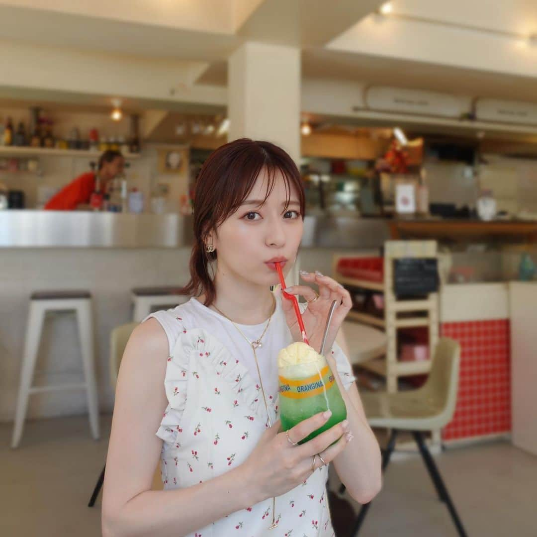 黒坂優香子さんのインスタグラム写真 - (黒坂優香子Instagram)「🍨🍎  キャミワンピ @honeymihoney_official  バッグ @hey_mrs_rose  サンダル @sergiorossi   夏のめちゃめちゃ暑い日に飲んだ クリームソーダ、美味しかったな♡ @soap_offcial   #ootd #fashion #honeymihoney #heymrsrose #sergiorossi #153cmコーデ #ゆかこーで #低身長コーデ」9月3日 21時35分 - yukakokurosaka0606