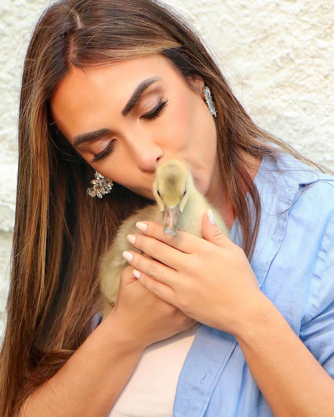 Nicole Bahlsのインスタグラム：「Vocês votaram e escolheram o nome do novo integrante do @canalcasabahls , meu Gansinho vai se chamar @zevaqueiro 🤗」