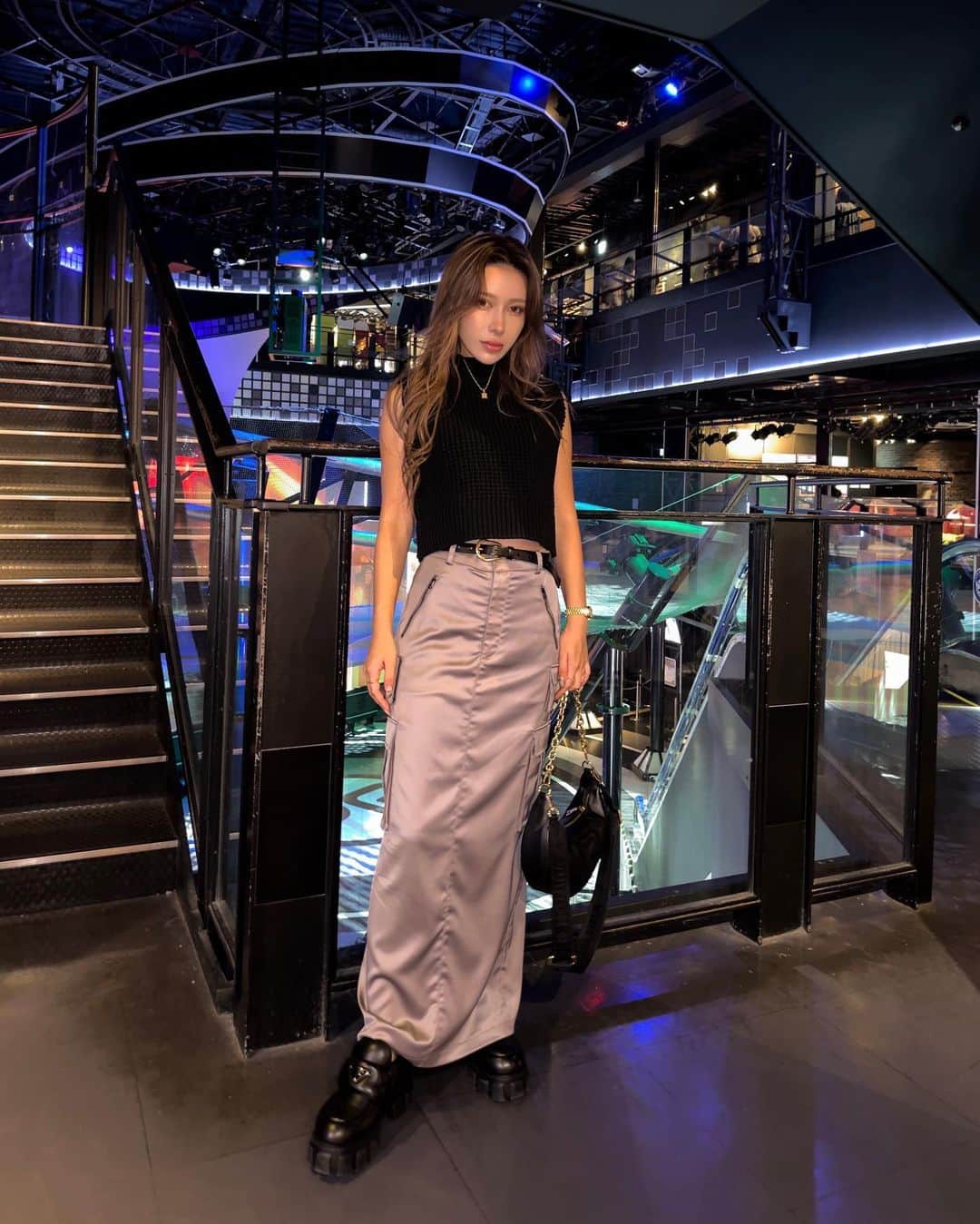 Azuのインスタグラム：「昨日のコーデはワッフルニットベストを💕ざっくり編み可愛いし今からでも着れちゃう秋服✨ カーゴスカートも可愛いでしょ👏✨ @glamlipsofficial  #ファッション#コーデ#コーディネート#glamlips#glamlipsshop #グラムリップス#カーゴスカート#カーゴスカートコーデ #秋服#秋服コーデ #お台場#ジョイポリス」