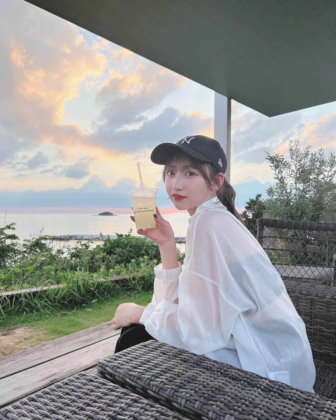 のインスタグラム：「‪✿  9月に入りましたね~ ☺︎  この間、海の近くにあるカフェに行ってきた~🩵🫧𓂃 𓈒𓏸 時間的に丁度よくて夕日が見れた！🔆‬  #cafe #カフェ巡り #カフェスタグラム #山口県 #山口県カフェ」