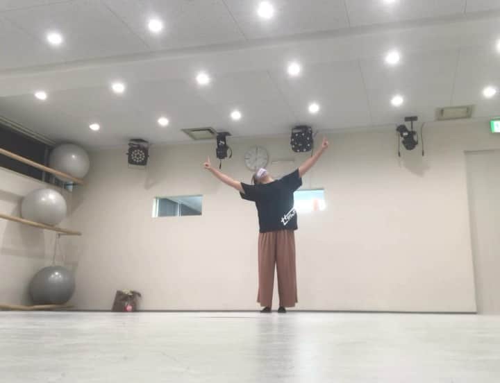 佐々木みえのインスタグラム：「うーん、、なんか違う もっと夢の中をふわふわしてる感じに 踊りたいんだよねー。。。 後半は気にいらないからカット✂️ 気持ちの問題、、 もっと曲の世界に入り込むのだ私。」
