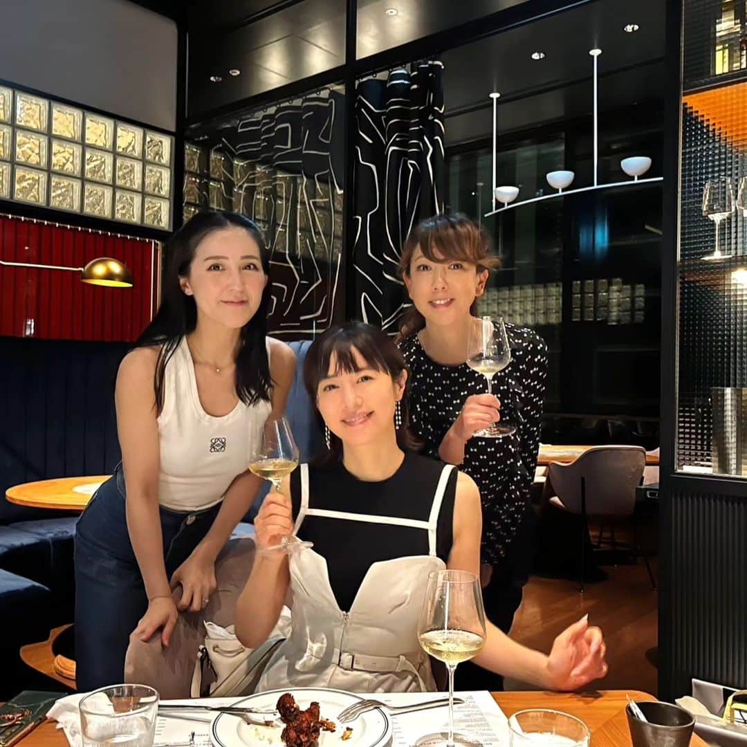 さとう珠緒さんのインスタグラム写真 - (さとう珠緒Instagram)「久しぶりに無理スカポリスで共演した  来栖あつこちゃん、大原がおりちゃんと♡  美味しくておしゃれで  雰囲気がとっても素敵なお店  可愛い二人に久々に会えて楽しい時間でした♪  #丸の内 #theupper #美味しかった #来栖あつこ　ちゃん #大原がおり　ちゃん #良い夜を」9月3日 21時50分 - tamao_satoh
