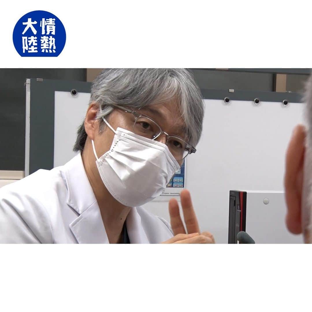 TBS「情熱大陸」のインスタグラム：「🔵 このあと 11時から MBS/TBS系　情熱大陸  消化器外科医／竹政伊知朗  大腸がんロボット手術のエキスパート竹政自らも長い間、母の闘病に向きあっていた。 若いころ無茶をしても見守り続けてくれた母。担当医から辛い宣告を受けた時、痛感したことがある。  「患者の家族の立場になると、辛さや悲しみ、その現実を受け入れることに大きな抵抗があった。きっと自分の患者さんやご家族も、僕の説明を聞く時、同じような思いを抱いている―」  〝患者の家族″になった“医師”の日々にカメラを向けた。  ＃情熱大陸 ＃竹政伊知朗 ＃消化器外科医 ＃大腸がんロボット手術」