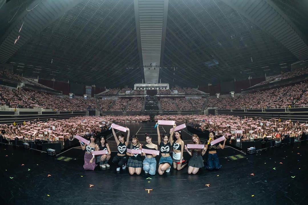 TWICEのインスタグラム：「TWICE 5TH WORLD TOUR 'READY TO BE' IN #SINGAPORE - DAY 2  We missed all the love and cheering from our ONCE so much, and guess what?  Our SINGAPORE ONCE showed the best singing and dancing and absolutely rocked tonight's show!💖 With your heartfelt welcome and support, tonight's show was full of excitement and gratitude! We won't forget the dazzling night we had with you in SINGAPORE✨ Thank you so much 🍭 We love you all!  #TWICE #트와이스 #READYTOBE #TWICE_5TH_WORLD_TOUR」