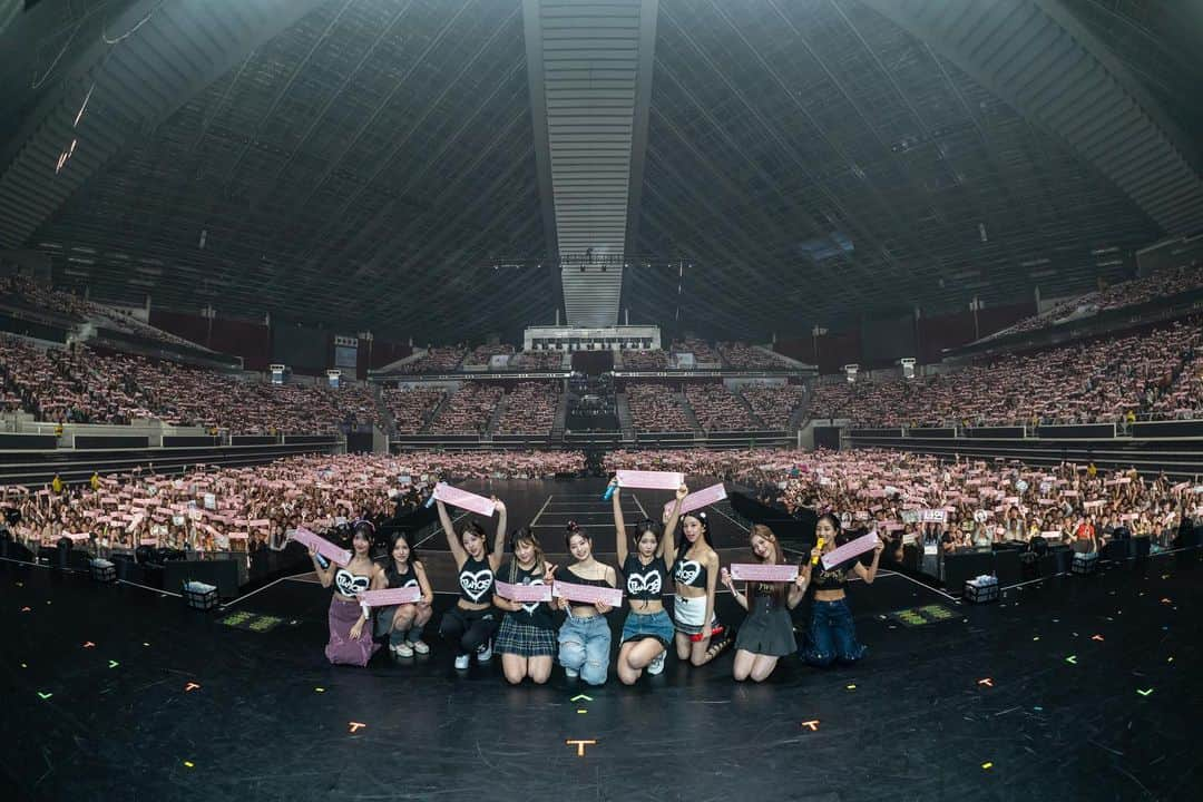 TWICEさんのインスタグラム写真 - (TWICEInstagram)「TWICE 5TH WORLD TOUR 'READY TO BE' IN #SINGAPORE - DAY 2  We missed all the love and cheering from our ONCE so much, and guess what?  Our SINGAPORE ONCE showed the best singing and dancing and absolutely rocked tonight's show!💖 With your heartfelt welcome and support, tonight's show was full of excitement and gratitude! We won't forget the dazzling night we had with you in SINGAPORE✨ Thank you so much 🍭 We love you all!  #TWICE #트와이스 #READYTOBE #TWICE_5TH_WORLD_TOUR」9月3日 22時06分 - twicetagram