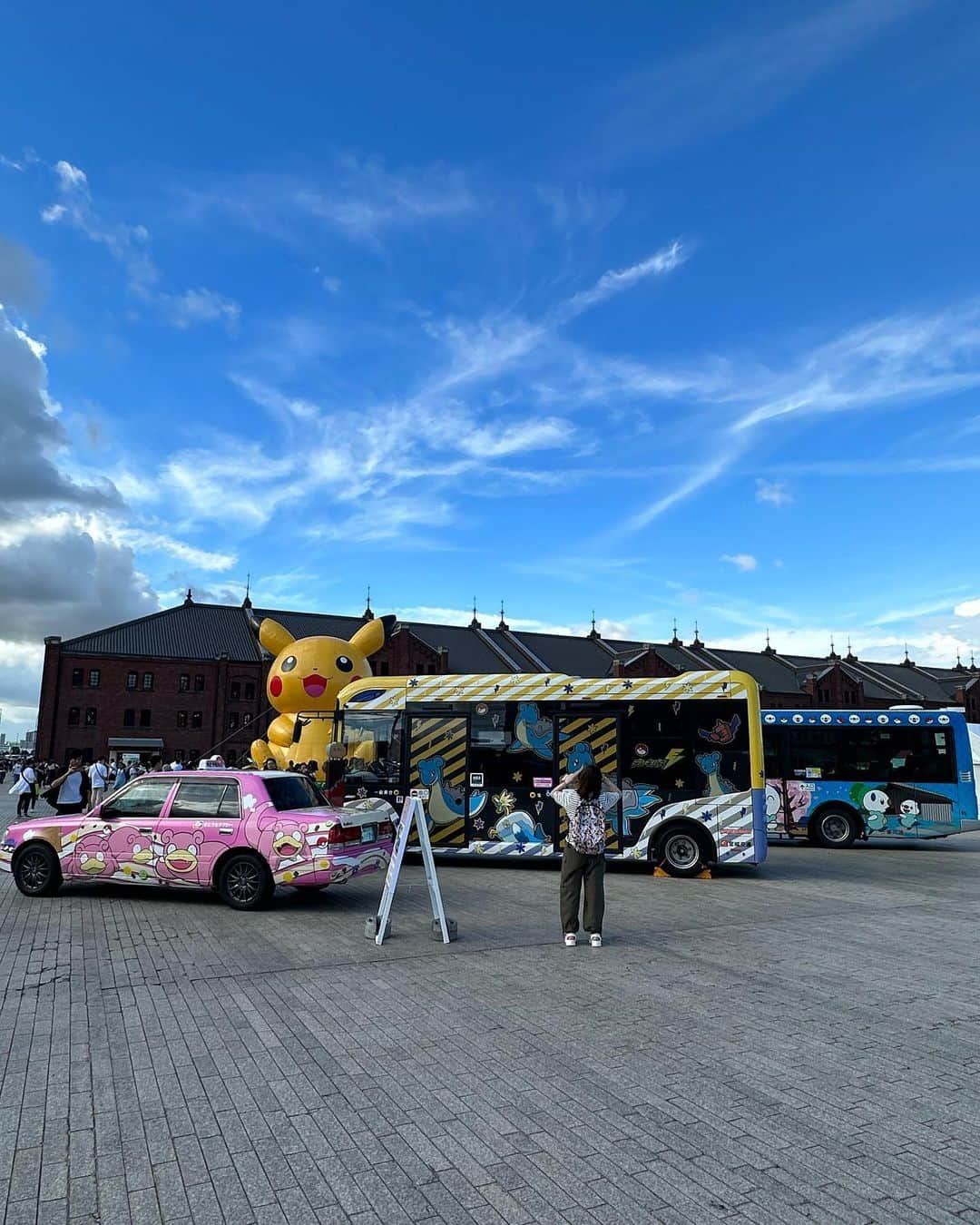 諸星みゆさんのインスタグラム写真 - (諸星みゆInstagram)「💙💜❤️🧡💖💛💚 ⁡ 大好きなヤドンのタクシー🚕 ⁡ この前、ヤドン県に行った時は 出会えなかったからめっちゃ嬉しい🫣💗 ⁡ 私のヤドン様は ポケモンスリープのねむねむなヤドン様💗 最近はこの子がいないとなかなか寝付けないから めっちゃ大事な相棒〜(*>ω<)ω<*)💕💕 ⁡ ⁡ ┈┈┈┈┈┈┈┈┈┈┈┈┈┈┈┈┈┈┈┈ ⁡ 📍赤レンガ倉庫 ⁡ ┈┈┈┈┈┈┈┈┈┈┈┈┈┈┈┈┈┈┈┈ ⁡ ⁡ #赤レンガ倉庫  #桜木町  #みなとみらい #ポケモン  #ポケスタグラム  #ポケジェニック #フォトジェニック #ポケモンwcs  #ポケモン #ヤドン #ピカスタグラム #ポケスタグラム #ポケモンだいすきクラブ #ポケモン好きと繋がりたい  #wcs2023 #wcs  #pokemon #pokemonworldchampionships  #pokestagram #pikachu #pikastagram #pokemonfan #pokemoncommunity #pokemonplush #pokemoncollectors #pokemoncollections #pokemonwcs#pokemonwcs2023 #pokegenicyokohama #pokemonworld#pokemonworlds #pokegenic」9月3日 22時09分 - miyucheese.ig