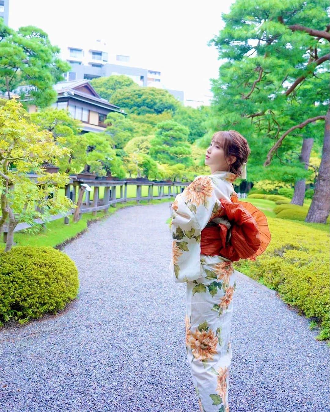 友田彩也香さんのインスタグラム写真 - (友田彩也香Instagram)「今年も浴衣着れたよ🫧🌻 ⁡ 似合ってるかなー？🥺♡」9月3日 22時10分 - ayaka_tomoda0914