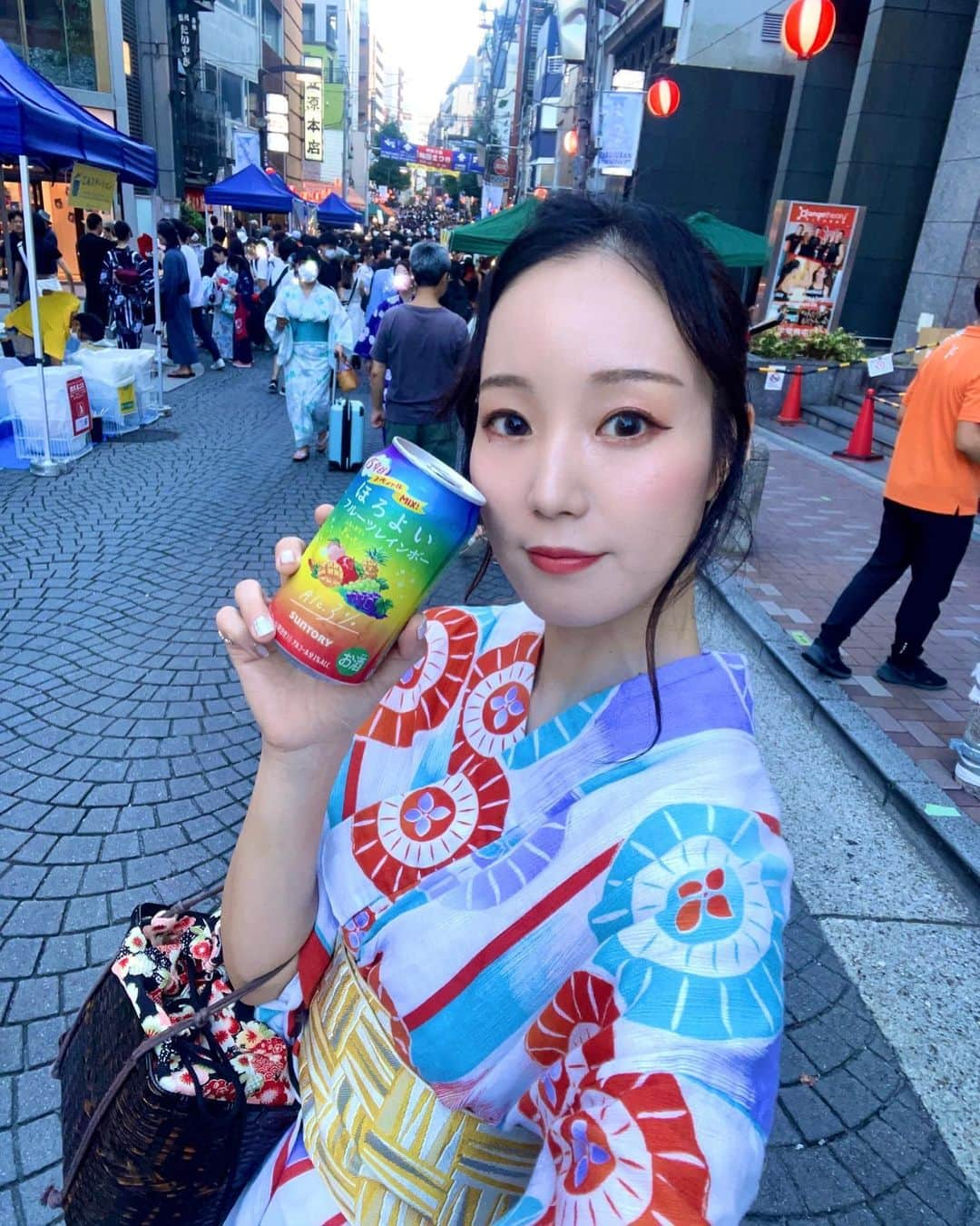 NOHANAのインスタグラム：「・ 4年振りのお祭り🏮🌈 この浴衣もう何年着てるだろ🤣👘 ・ #麻布十番祭り #麻布十番商店街  #夏 #浴衣 #夏の思い出 #ほろよい #instagood #selfie #yukata」