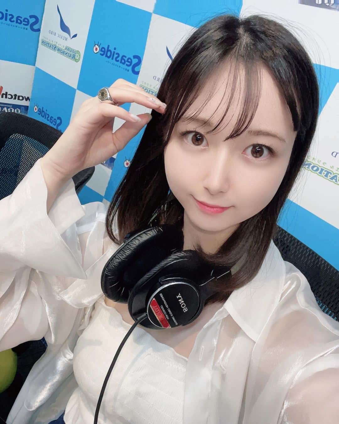 大崎菜々子のインスタグラム：「・ この後、本日9/3(日)23:00~23:55は番組ナビゲーターを務めさせていただいてます「MUSIC HOT FLAVOR」の放送日です！  TOKYO FM系ミュージックバード・全国コミュニティFM113局でオンエアです。  🎤今夜のゲストは『 #VintageII～時がめぐるなら 』が 絶賛好評販売中の #澤田知可子 さんです。  ぜひラジオをお楽しみください！  #radio #musichotflavor  #musicbird #tokyofm #ラジオ #ラジオパーソナリティー #l4l #fashion #グラドル #cosplayer #音楽 #アイドル #我的最愛 #murua #fashion #アーティスト  #fashiongram #좋아요 #오오티디  #model #girl  #cute #instagood #アナウンサー #cosplay #音楽好きな人と繋がりたい #声優 #ラジオ」