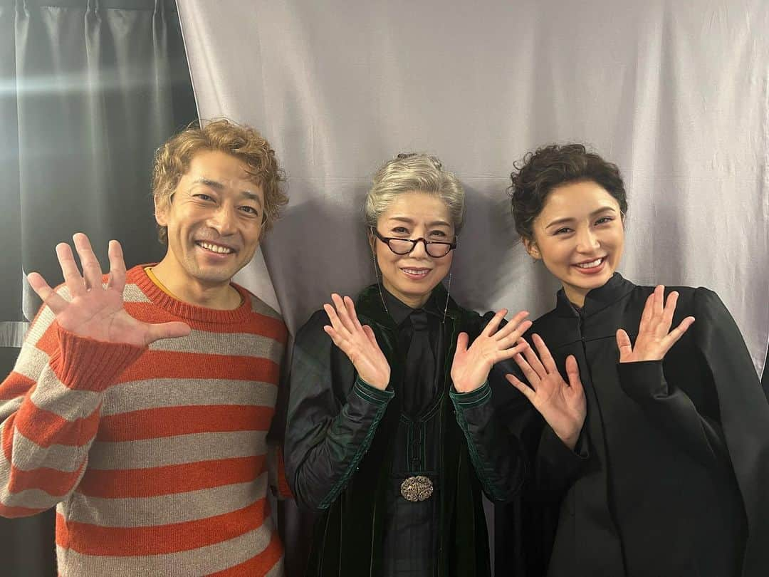 高橋ひとみさんのインスタグラム写真 - (高橋ひとみInstagram)「今日の舞台「ハリー・ポッターと呪いの子」の終演後に ウィーズリー家のお二人と😊 #ハリーポッターと呪いの子  #ハリポタ #笹本玲奈　さん @renastagram07  #迫田孝也　さん @takaya_sakoda  #ハーマイオニーグレンジャー  #ロンウィーズリー @hpstagetokyo #harrypotterandthecursedchild」9月3日 22時23分 - hitomi_momoe