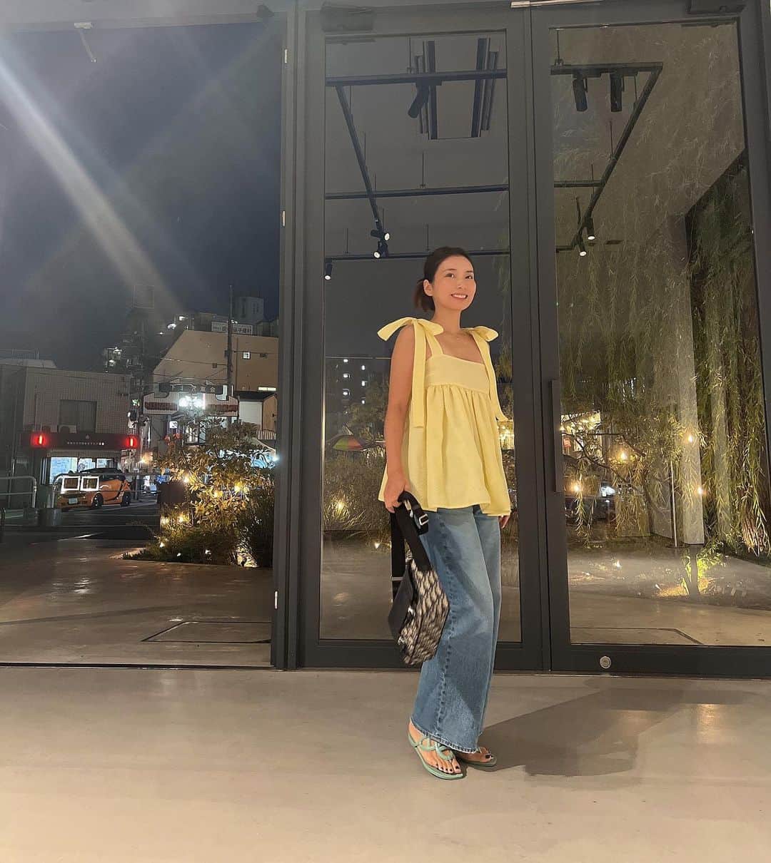のインスタグラム：「まだ夏服楽しみたい💛🩵  Tops @ceciliebahnsen  Denim @ragandbone  Bag @dior  Sandals @hermes   明日からも頑張りすぎずゆるくいこう〜 そのくらいの気持ちでちょうどいい気がする🫶  #るみな服 #fashion #ceciliebahnsen#diorbag #hermessandals」