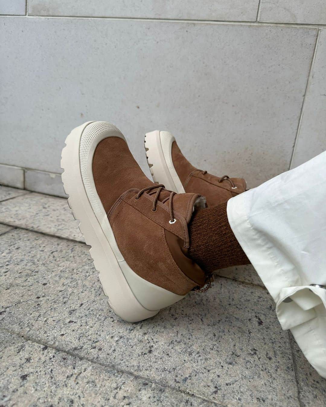 アグのインスタグラム：「When each step is ICCCYY 🧊  📸: @milkx.x.x   #UGG #FeelsLikeUGG」