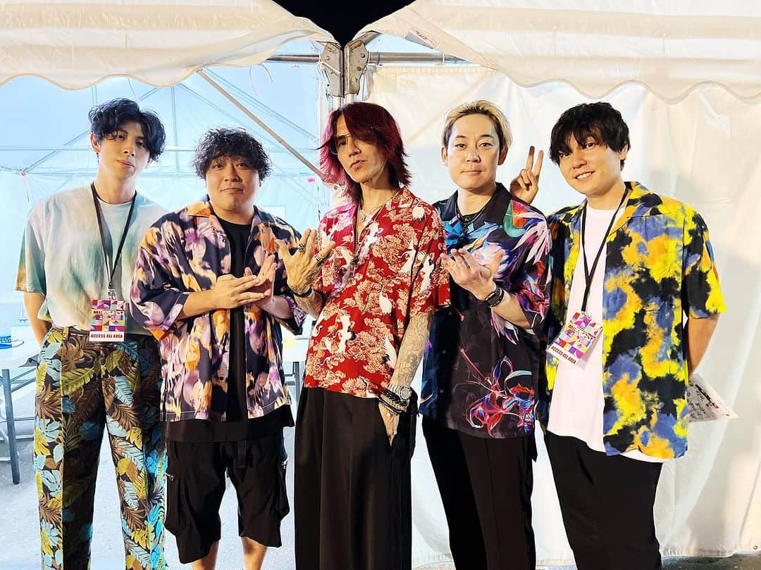 flumpoolさんのインスタグラム写真 - (flumpoolInstagram)「. ⁡ #SUGIZO ⁡ #flumpool #フランプール #山村隆太 #阪井一生 #尼川元気 #小倉誠司 #フェスコワイ #フェス怖 ⁡ #苫小牧フェス #MIRAIFEST #TOMAKOMAIMIRAIFEST2023」9月4日 8時05分 - flumpoolofficial